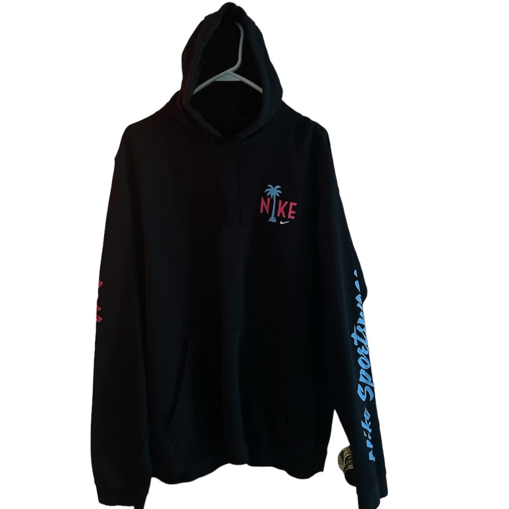 Men’s black Nike pullover hoodie with tropical emblem. Size XL